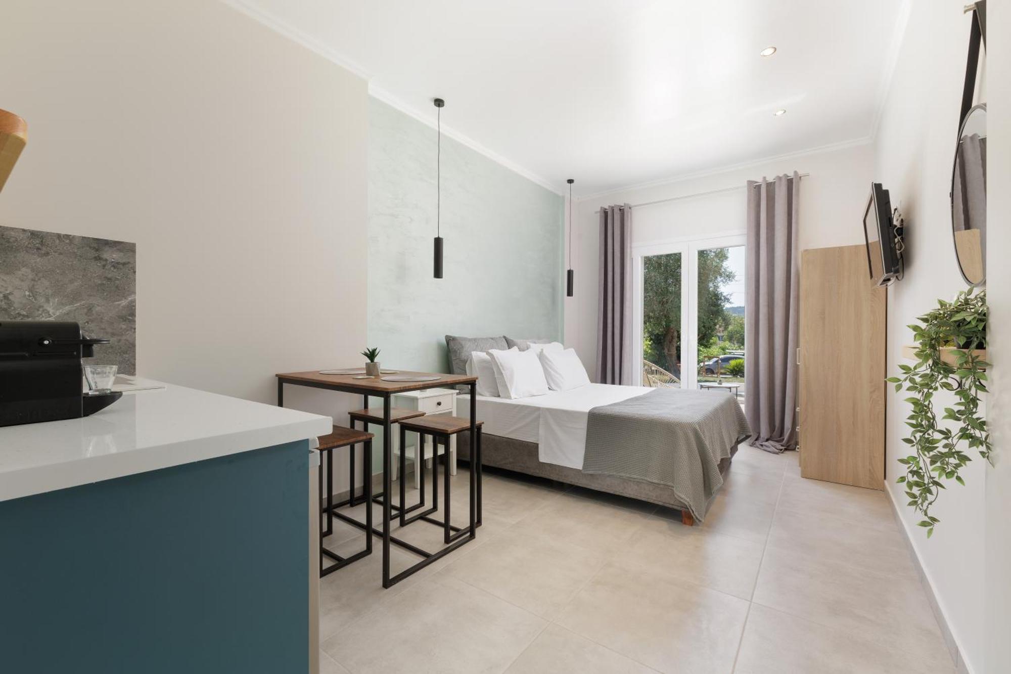 The Lake Apartments Kommeno  Exterior photo